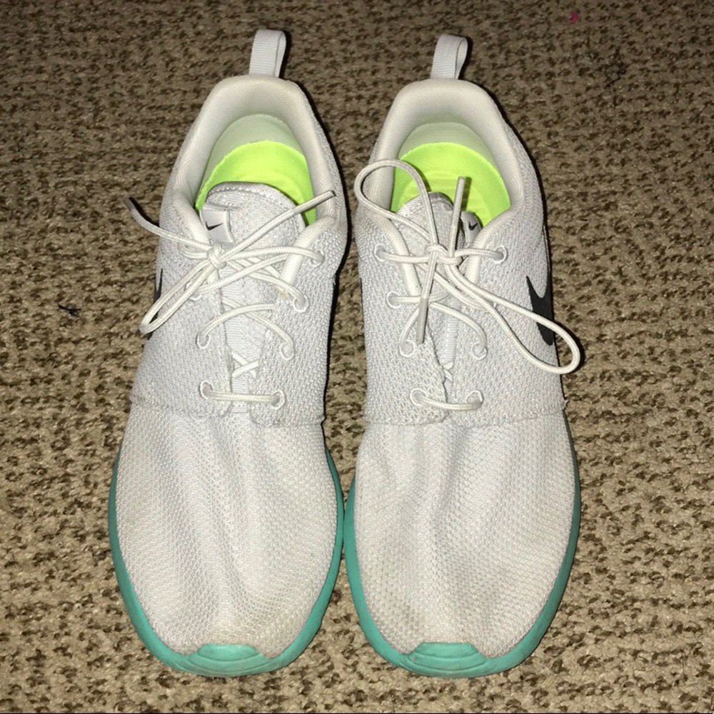 Nike Roshe Run size 8.5